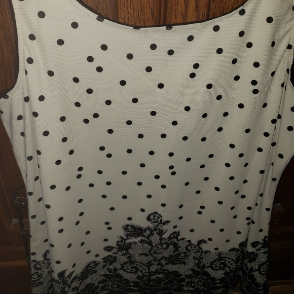 Beautiful new Maurices top size XXL - Picture 2 of 3